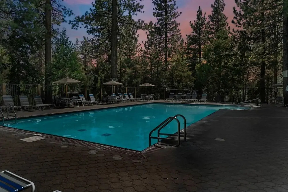 Creekside Chalet, Stay for 6