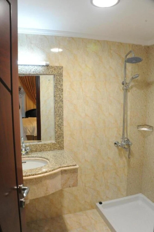 OYO 136 Pioneer Hotel Apartments