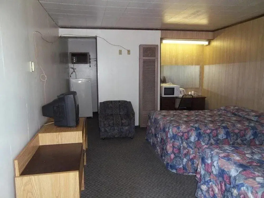 Raval Paradise Motel and RV Park