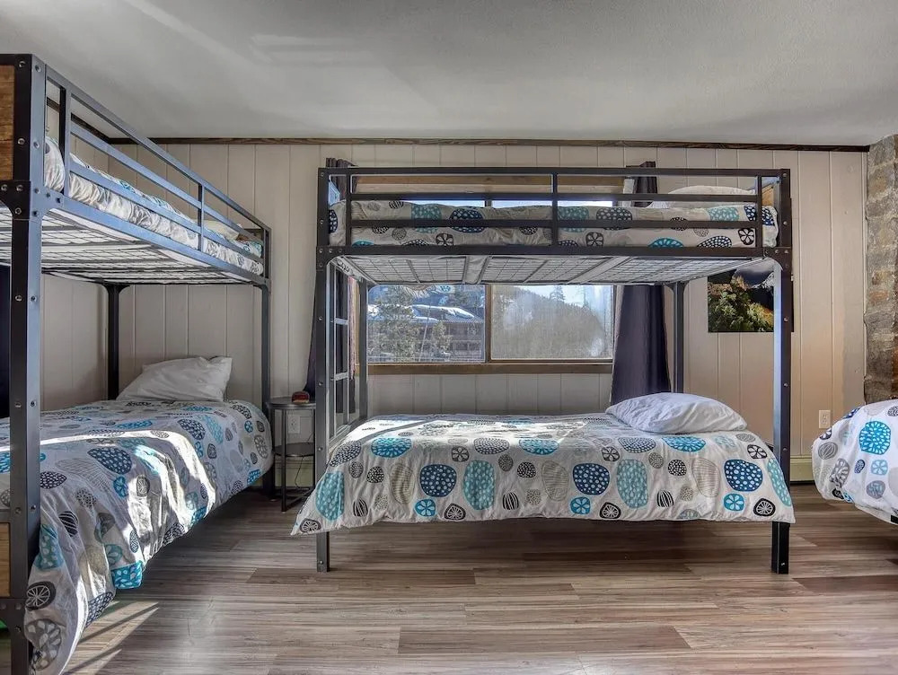Geothermally Heated Outdoor Pool and Scenic Deck - Cozy Studio Retreat