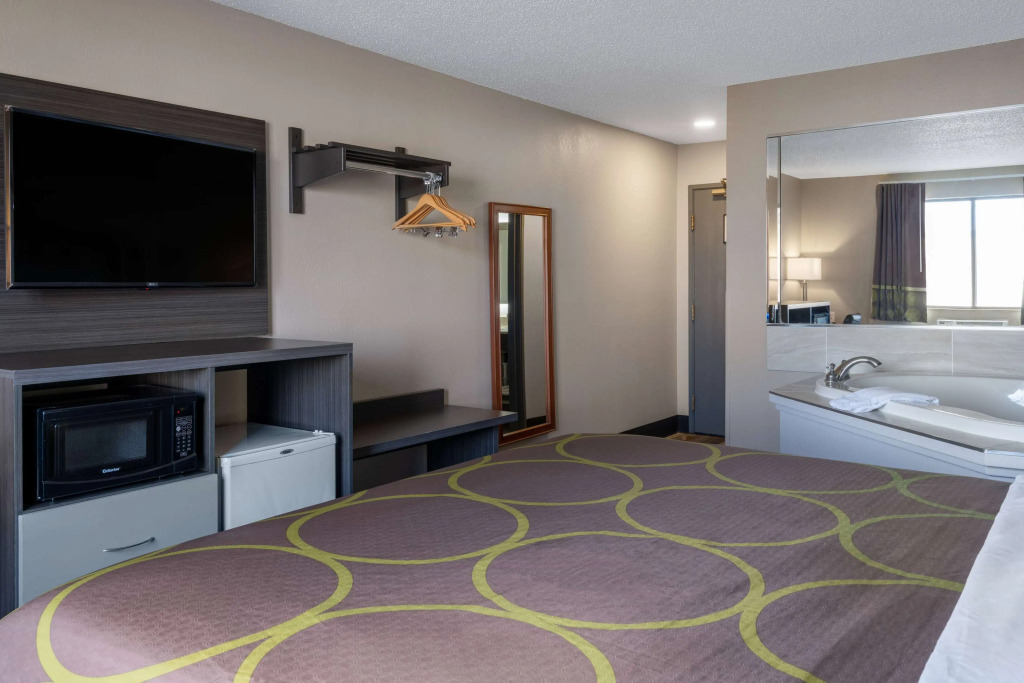 Super 8 by Wyndham Merrillville