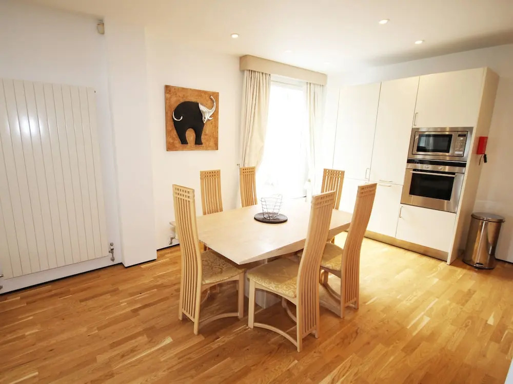 93a Grey Street Apartments