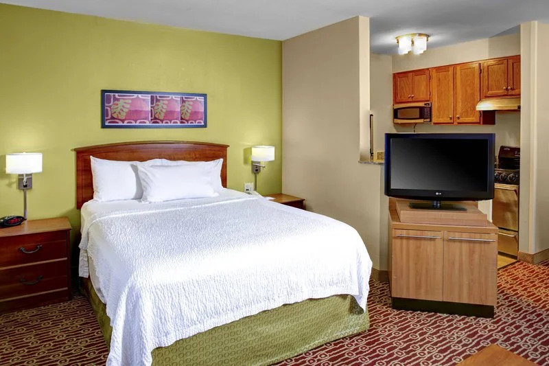Birch Hills Suites - Blue Ash
