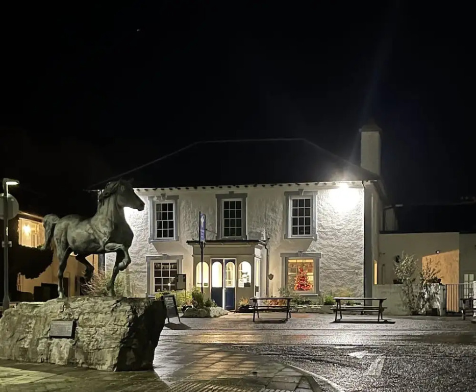 Feathers Hotel Bar and Restaurant