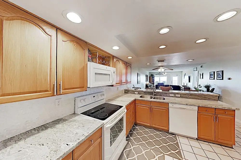 Oceanfront 1st-floor Condo on Spi: Patio & Pool