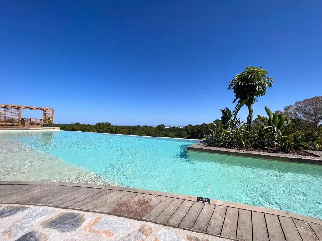 New Luxury Apartment in Las Colinas with communal pool LC2