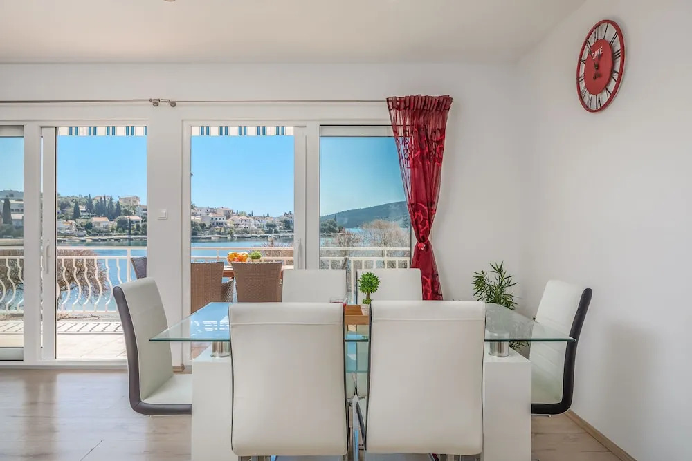 New Beach 4 Star Luxury Apartment 3 Bedrooms 3 Bathrooms, Free Boat Berth