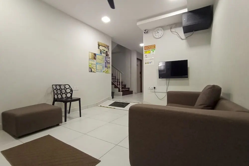 OYO HOME 90261 Hom2rex Kuching Homestay