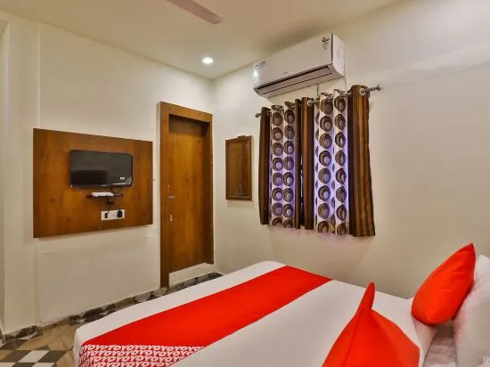 OYO 30712 Hotel Surya