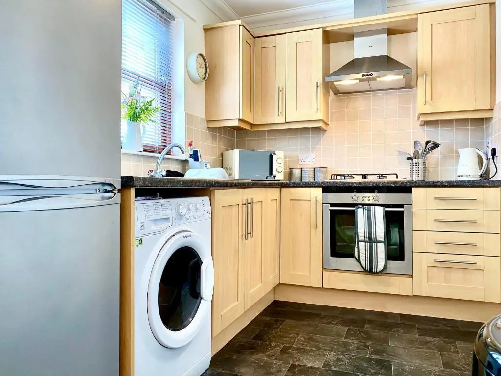 100 Thornhill Drive, Elgin (Adults Only)