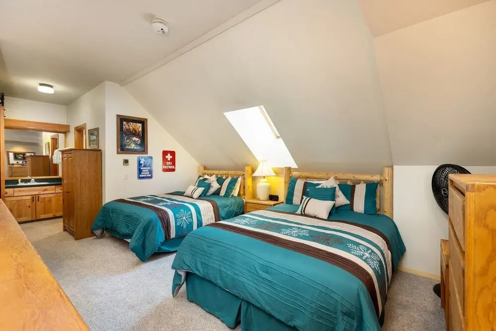 2130 The Pines 1 Bedroom Condo by RedAwning