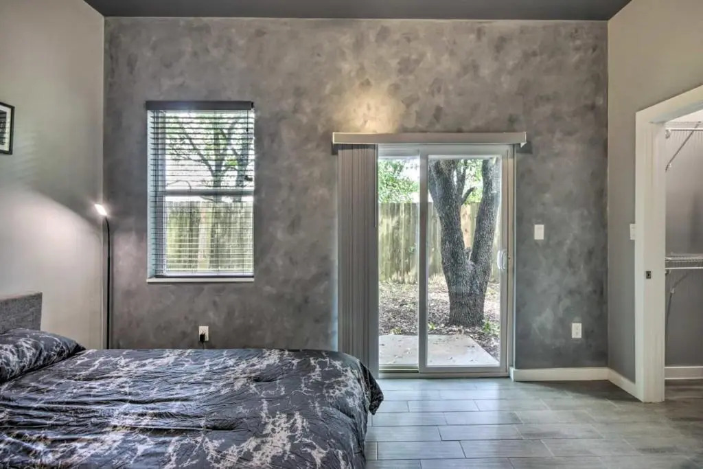 Rustic 4-Story Rooftop Spectacular Downtown View