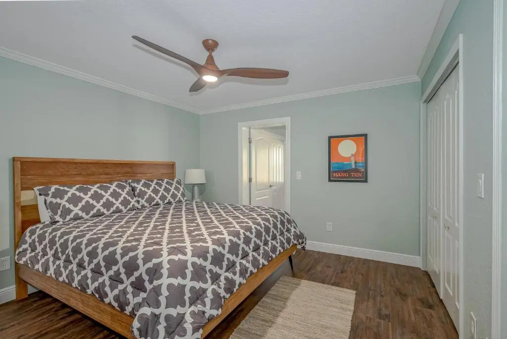 Charming Surf Bungalow Just 30 Seconds to the Beach!