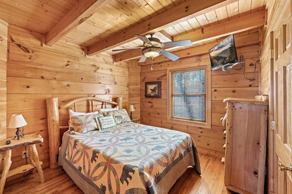 Big Bear Lodge 4 Bedroom Cabin by RedAwning