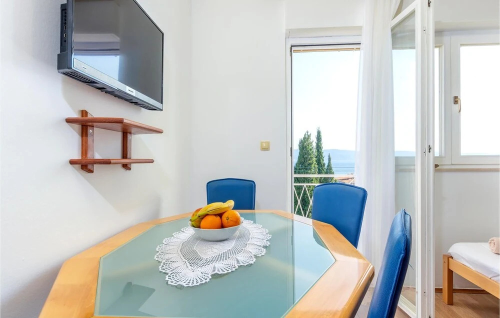 Nice Apartment in Duce With Wifi and 1 Bedrooms