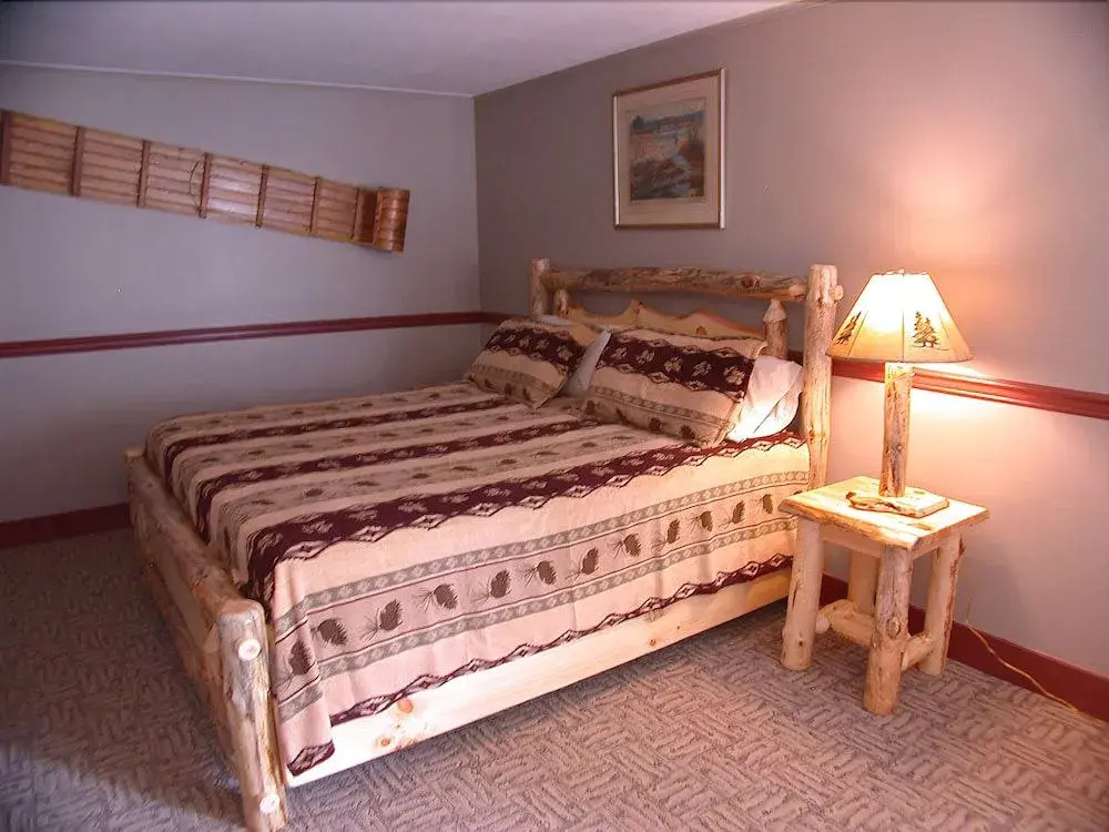 Mountaintop Lodge at Lake Naomi