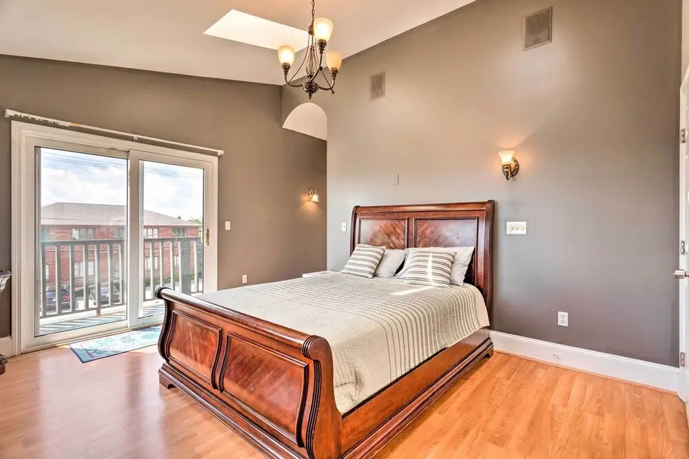 Coastal Abode w/ Beach Views, Walk to Beach & Bars