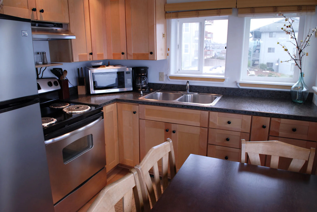 Nye Beach Condos at Pacific Crest
