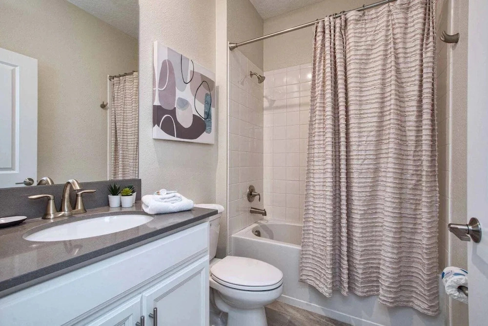 Home Away From Home! 6br, 5.5 BA