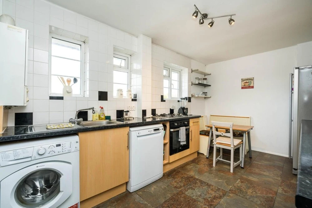 Bright and Comfortable 2 Bedroom Flat Oakwood