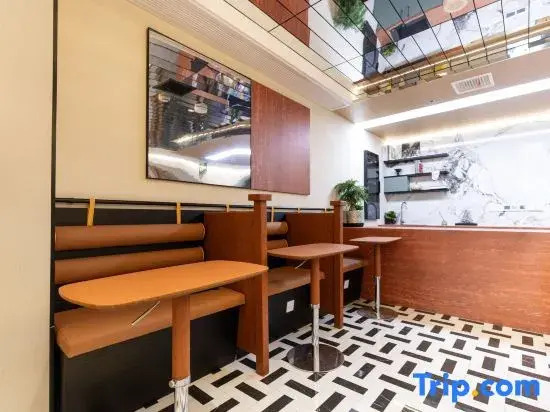 ZaiRenhai Youth Apartment
