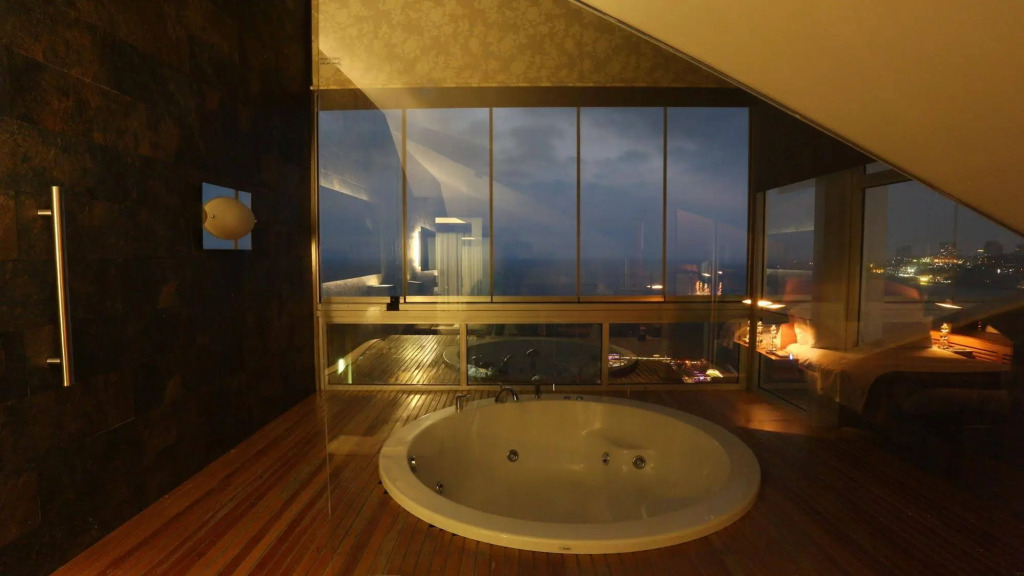 Luxor Hotel