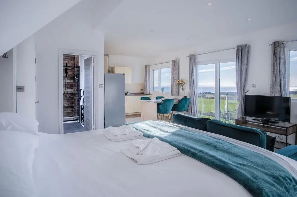 The Penthouse - 1 Bedroom Apartment - Ocean Breeze