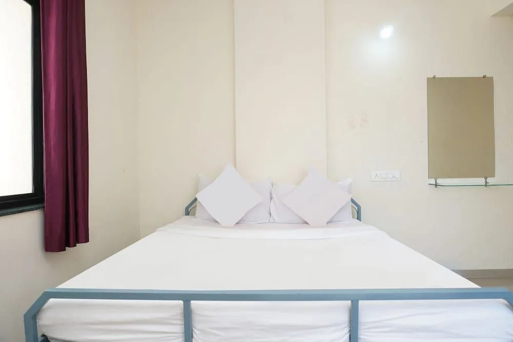 SPOT ON 37095 Sai Sidhi Lodge