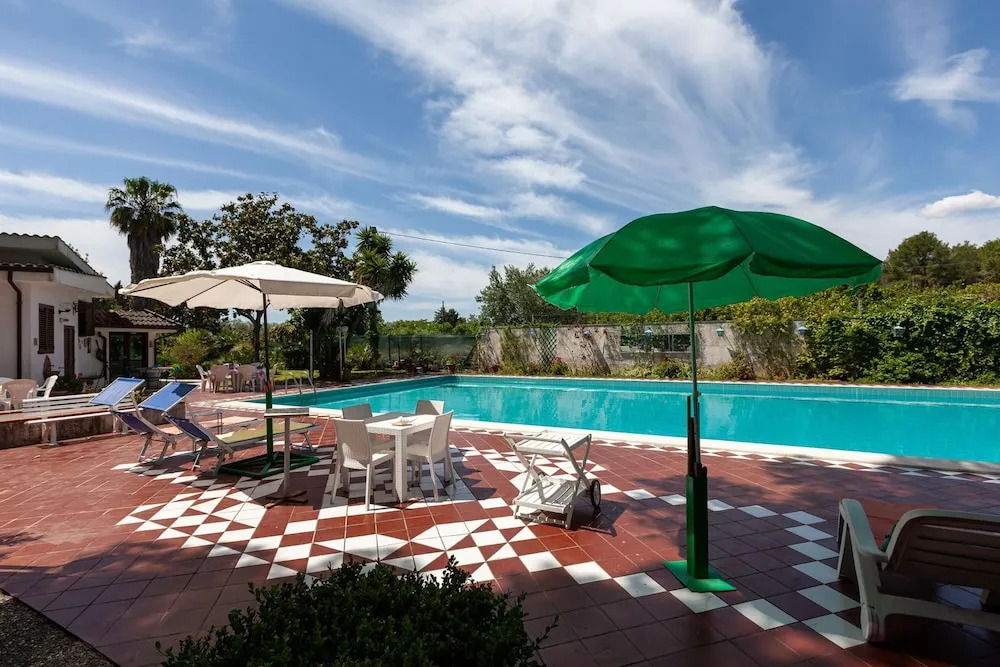 Villa Carmen With Garden And Pool