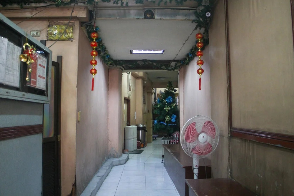 OYO 1011 First Hotel