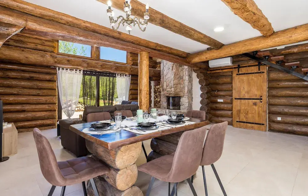 Awesome Caravan in Slunj with Hot Tub, WiFi & 2 Bedrooms