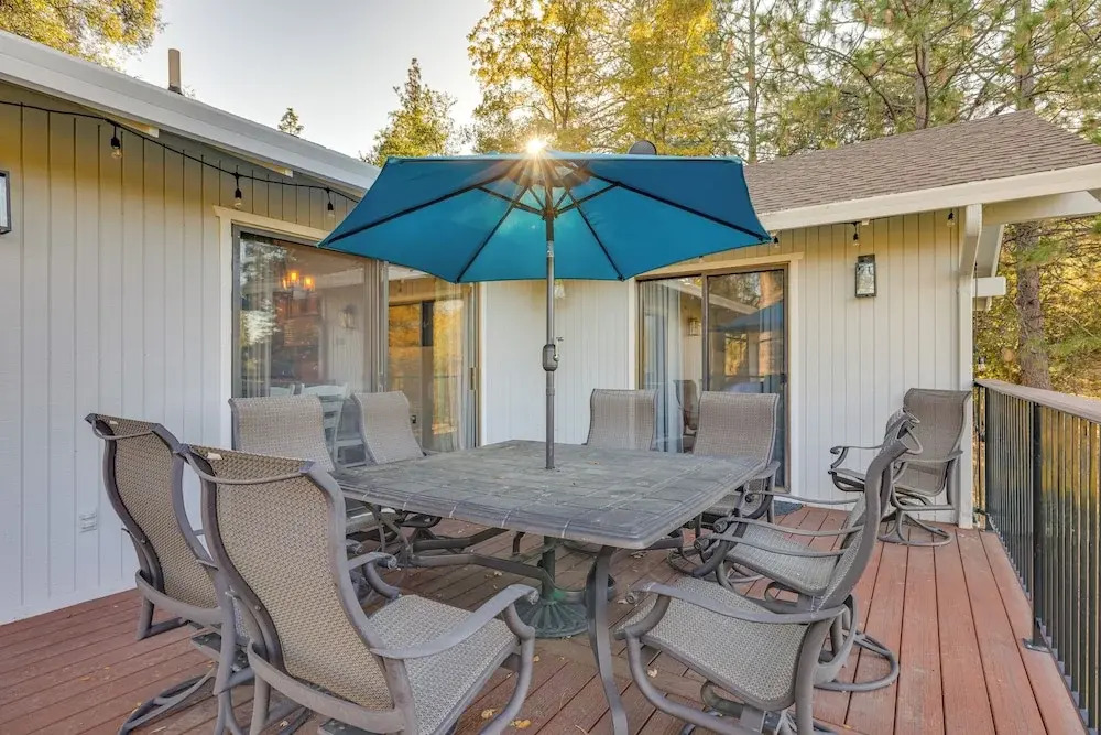 Groveland Home w/ Deck: 2 Mi to Pine Mountain Lake