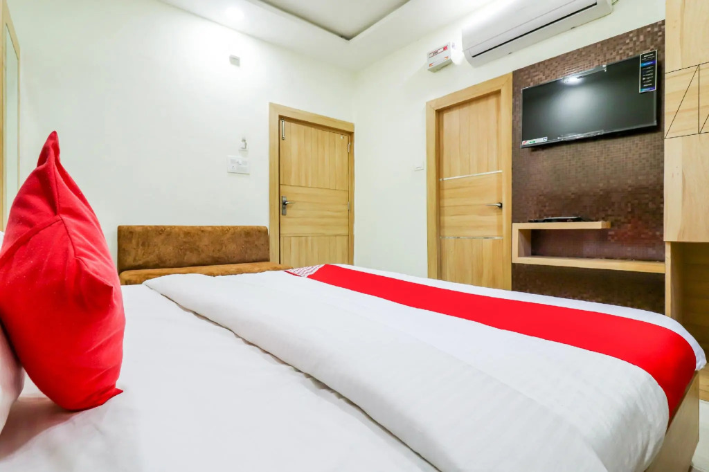 OYO 70847 Hotel Royal Aanandam