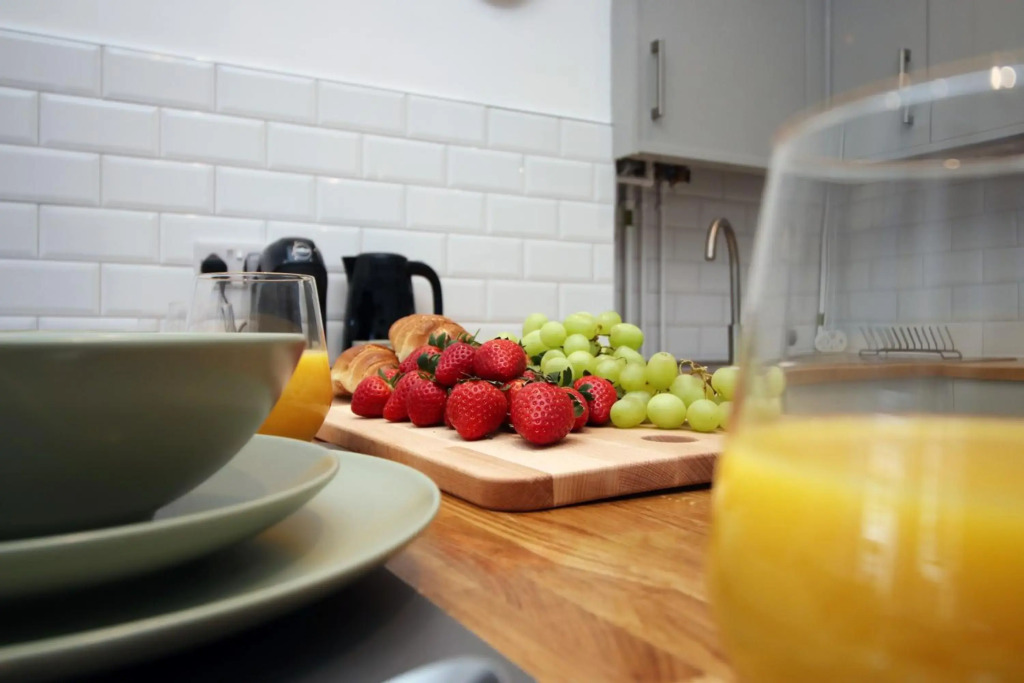 Affinity Serviced Apartments, 5 mins drive to City Centre, Free Parking, WiFi - by Stay South Wales
