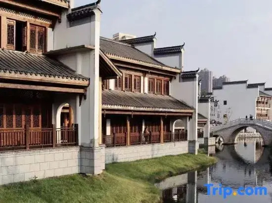 ROYGEM Hotel (Changsha Aier Eye Hospital Railway College Subway Station)
