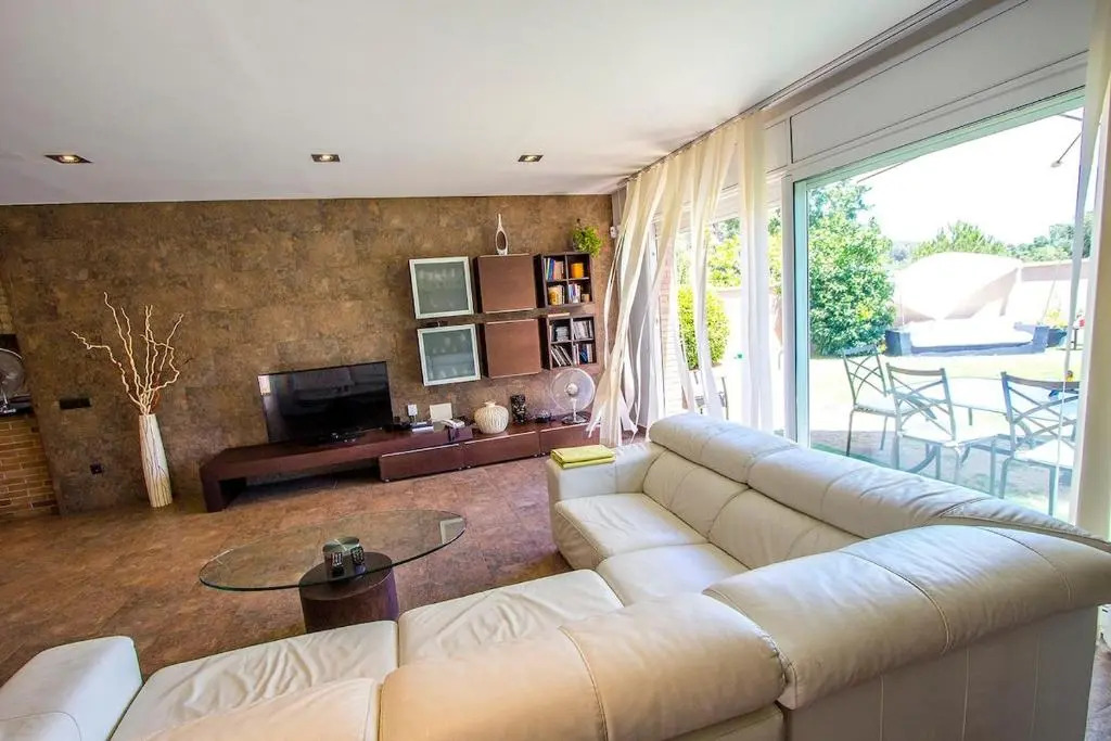 Catalunya Casas Modern and spacious with private pool close to BCN
