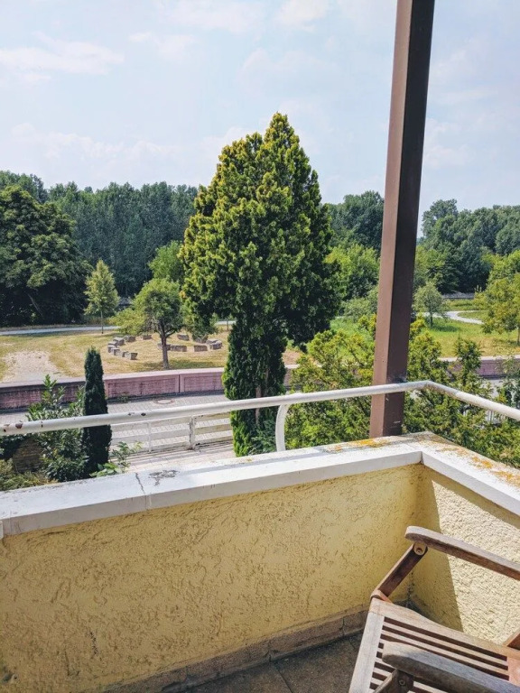 Apartmenthaus am Rhein