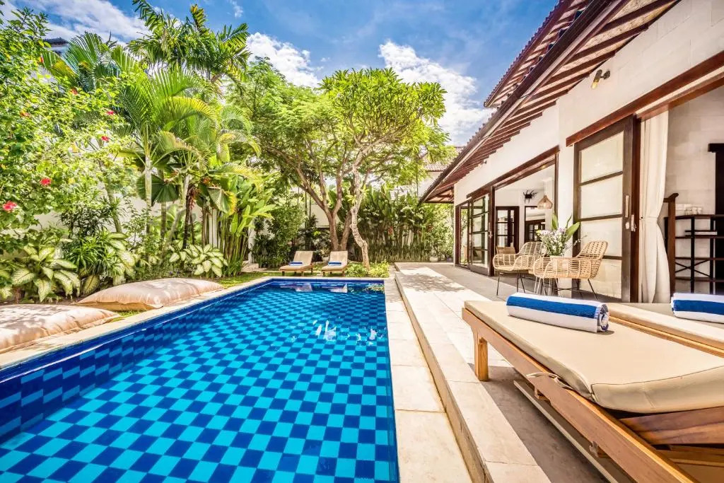 Villa Aurora - Private 6 BDR Villa in Seminyak, prime Location, Pool & Garden