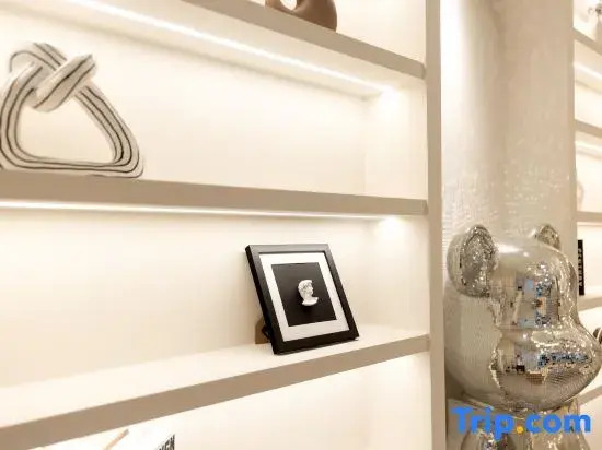 Qiduo Light Luxury Homestay (Beihai High-Speed Railway Station Ocean Window)