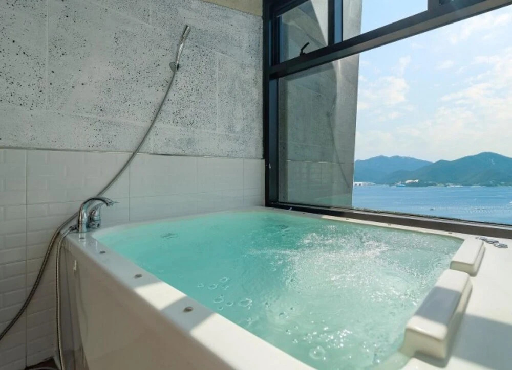 Geoje Sea and Blue Pool Villa