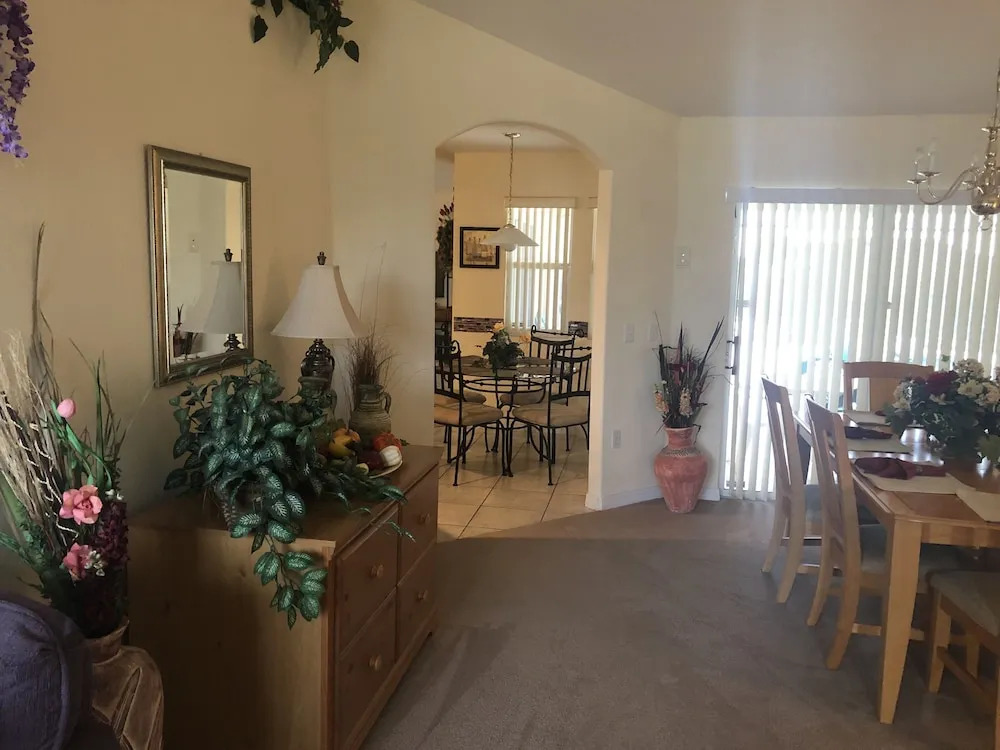 Gorgeous 4 Bed Home with Private Pool and Gamesroom in Disney Area (TR562DD)