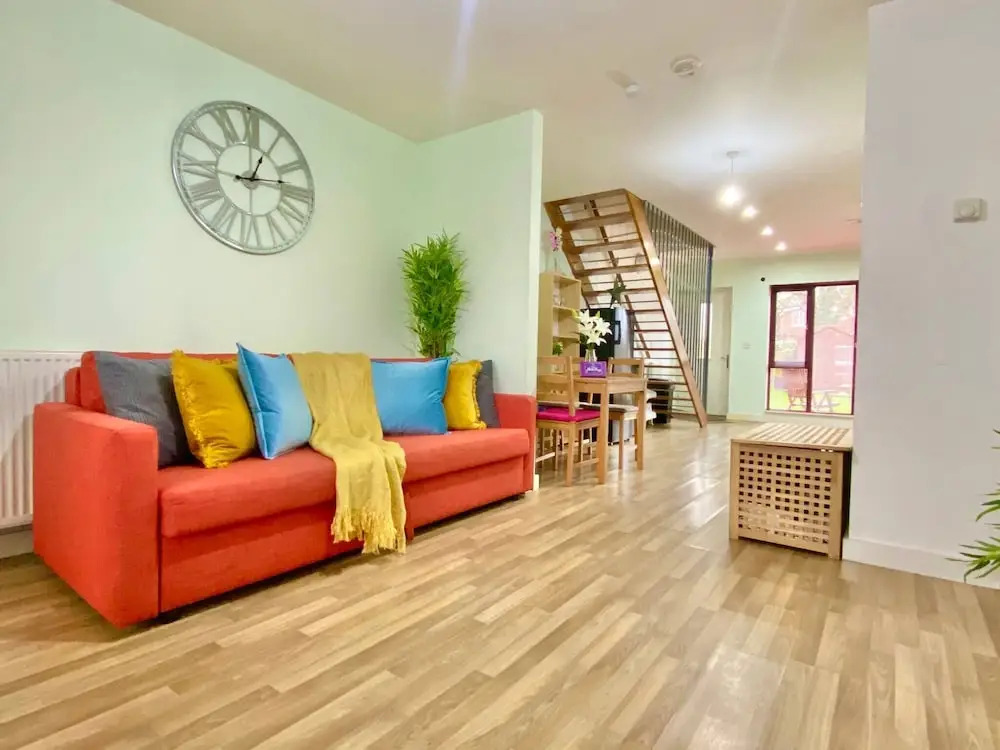 5-bed Townhouse Salford Deep Cleaned
