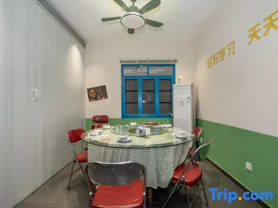 Jiuhua Mountain Jiuguniang Homestay (Tourist Service Center)