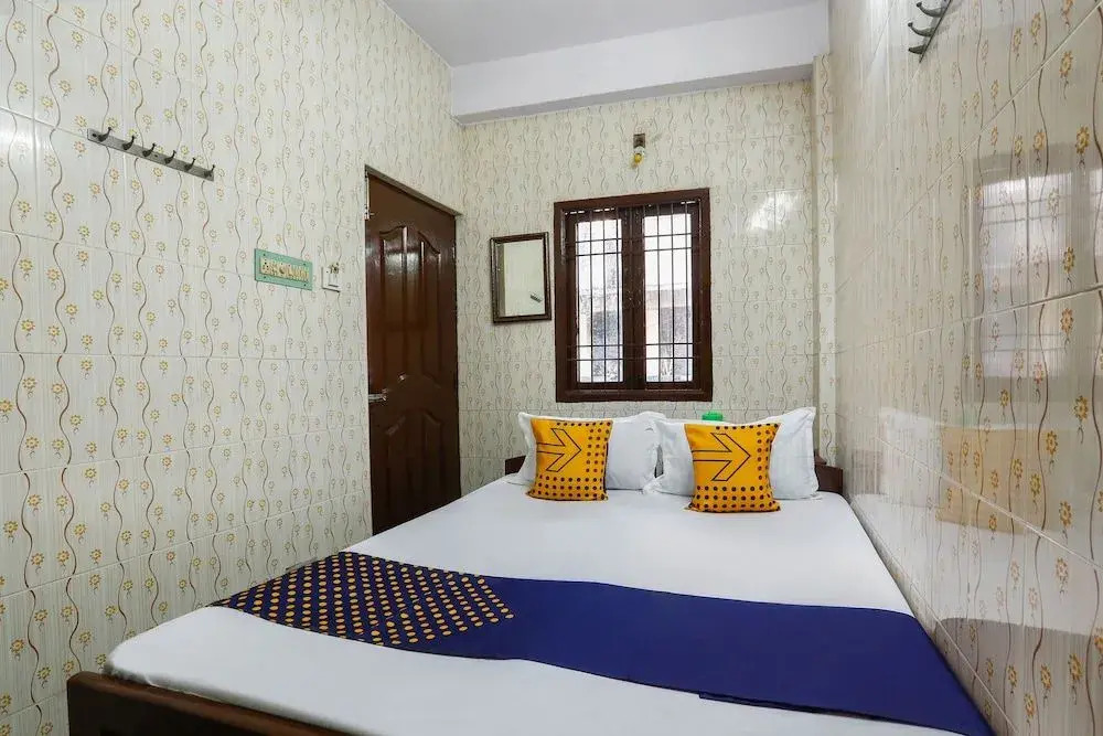 Spot On 49026 Ams Guest House