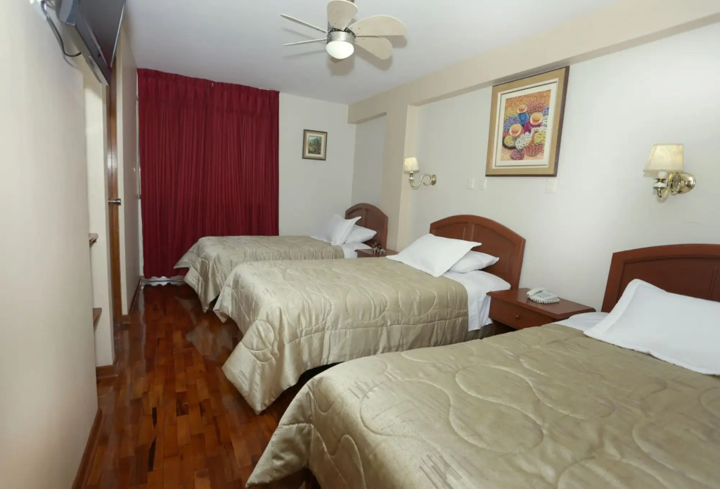 Hotel Manhattan Inn Airport