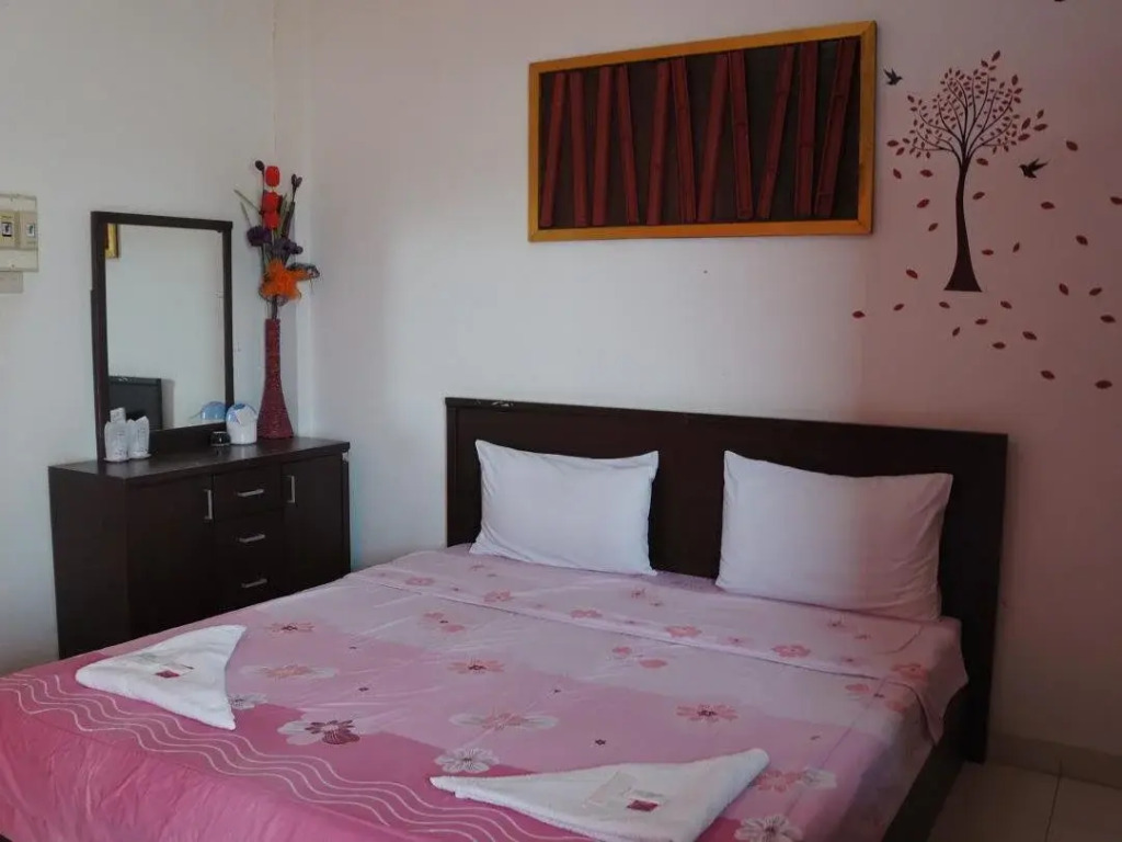 Phuttipong Apartment