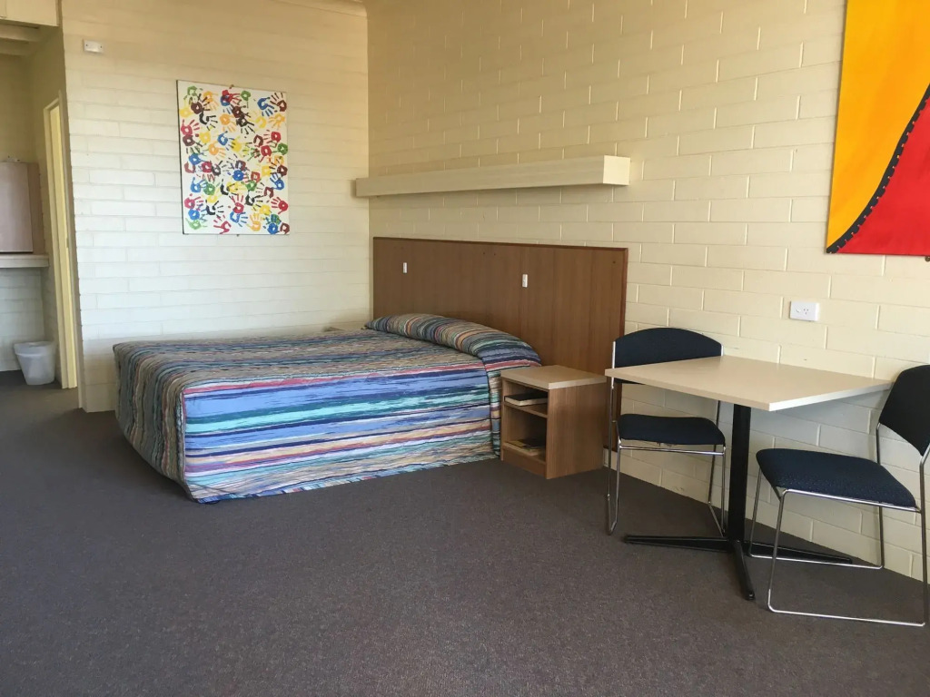 Opal Inn Hotel, Motel, Caravan Park