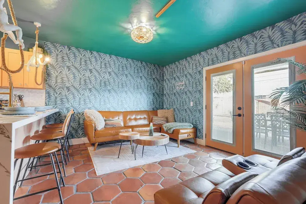 Chandler Home 7 Blocks to Dtwn w Backyard Oasis