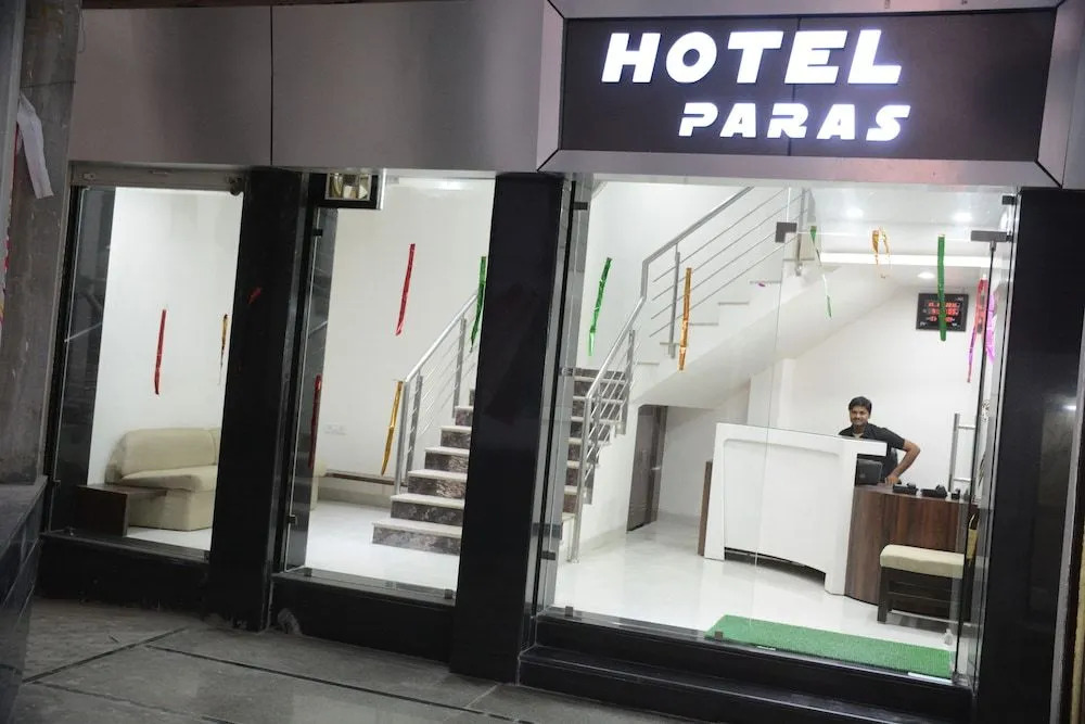 Hotel Paras