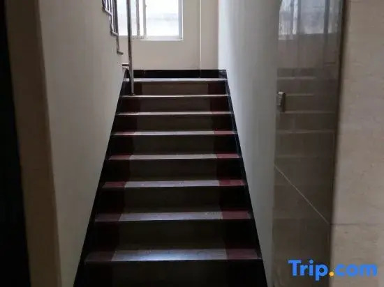 Shilin Hotel (Wenshan North Bus Station Qihua Square Branch)
